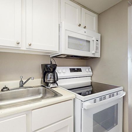 Camelot By The Sea - Oceana Resorts Vacation Rentals Миртъл Бийч Екстериор снимка