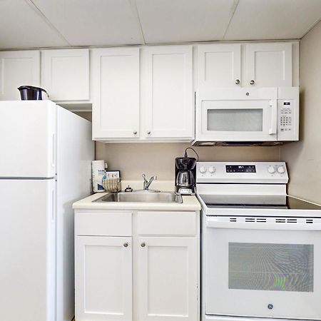 Camelot By The Sea - Oceana Resorts Vacation Rentals Миртъл Бийч Екстериор снимка